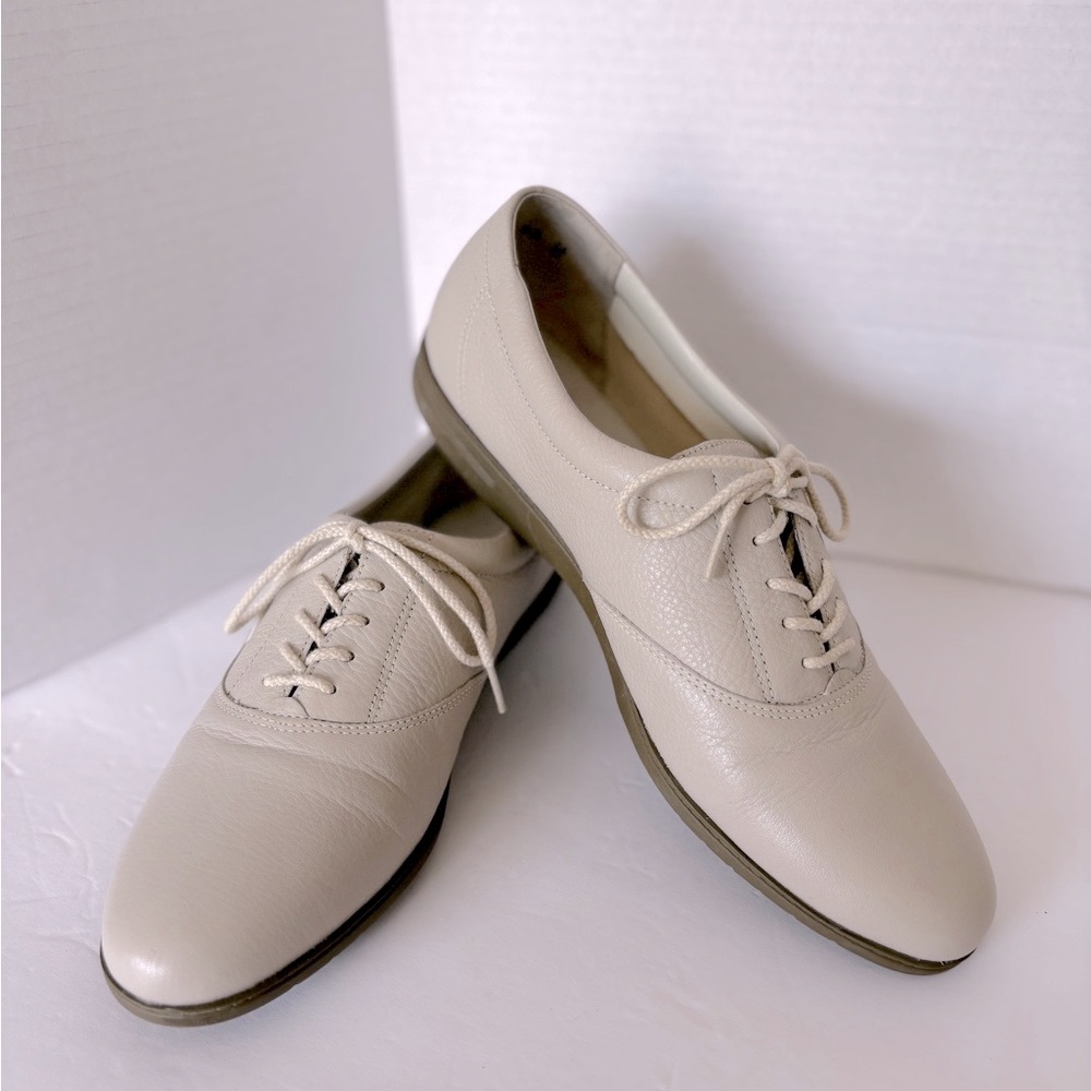 EASY SPIRIT LEATHER LACE UP OXFORDS ARCH SUPPORT LIGHTWEIGHT LIGHT TAUPE SZ  9.5